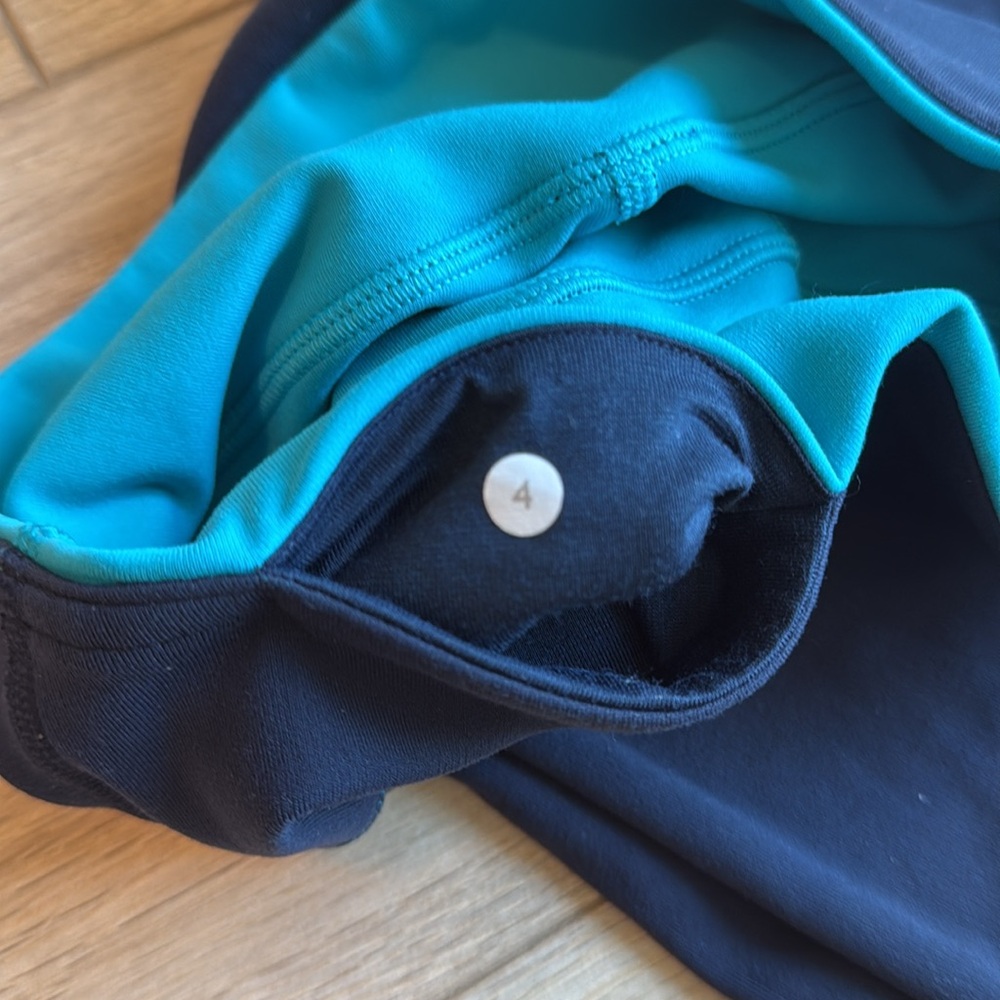 LULULEMON Bright Blue Teal & Navy Reversible Workout Cropped Leggings - Picture 7 of 7